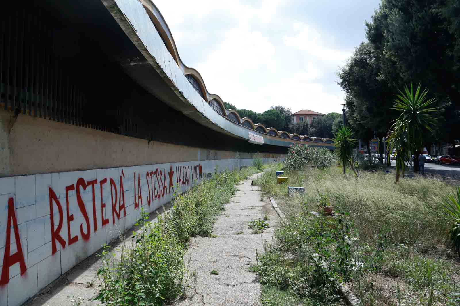 Mercato Montesacro esterno finestre prima dei lavori